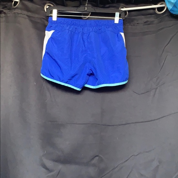 athletic shorts - Picture 2 of 3